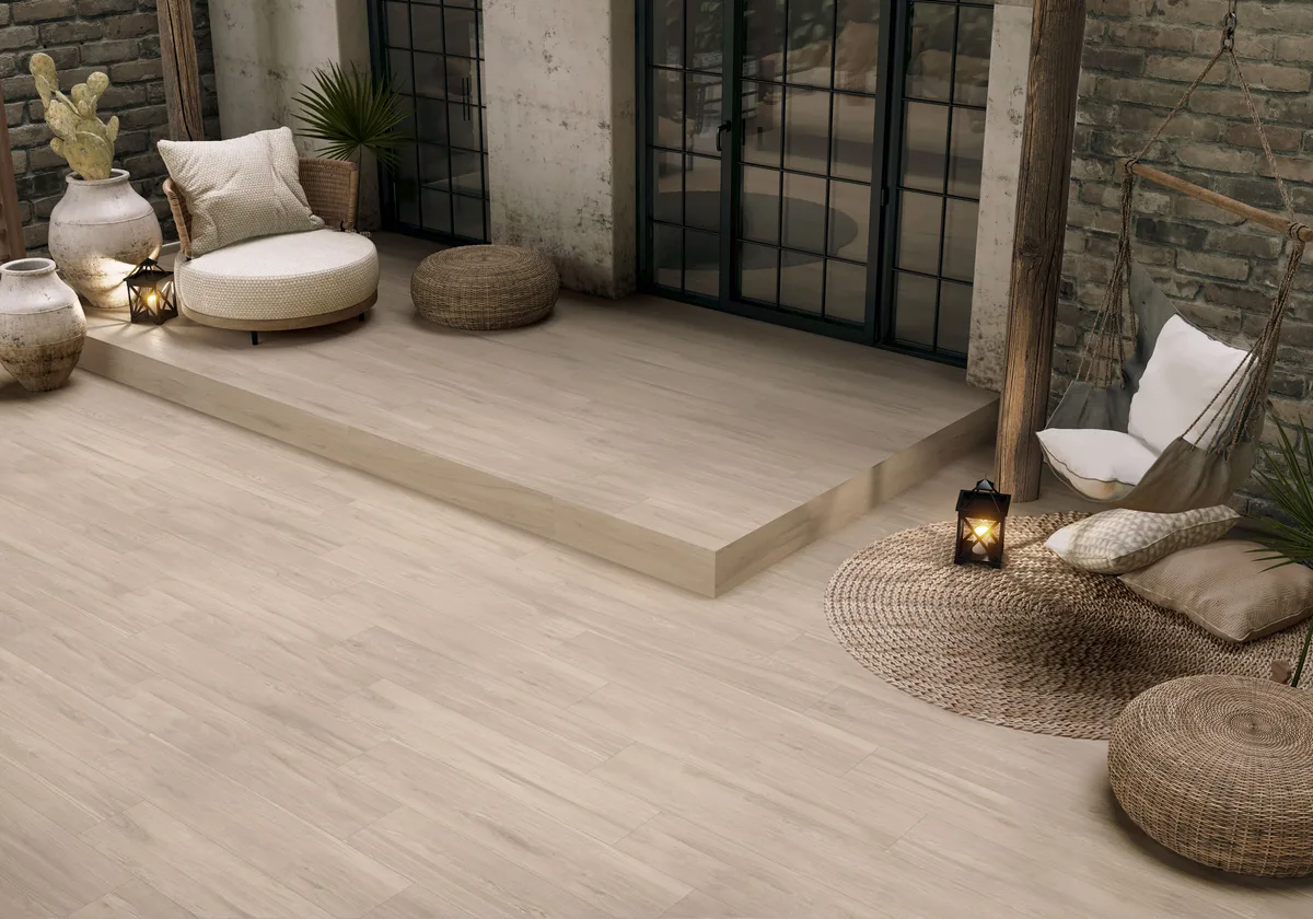 Woodnook Gris in an outdoor space
