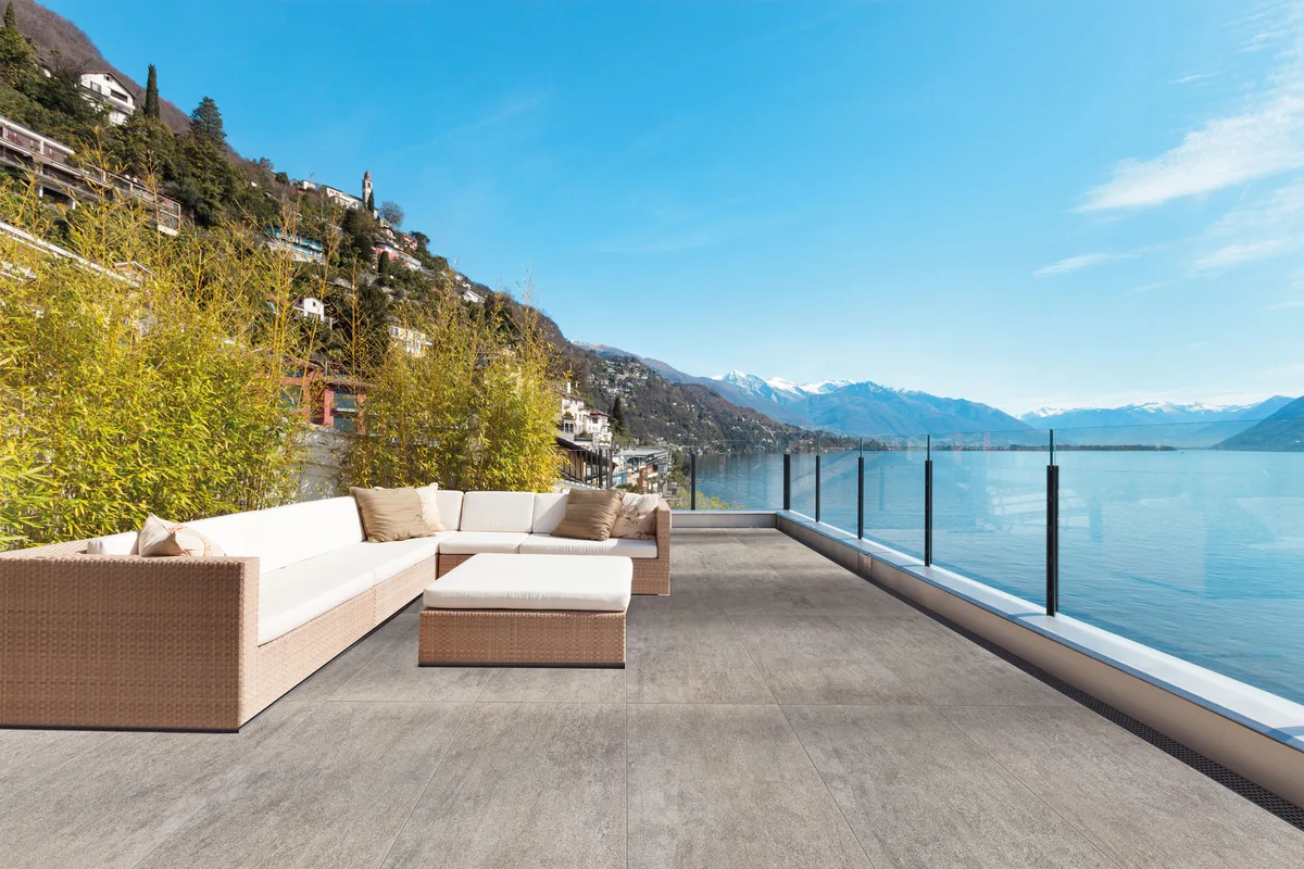 Leonardo Grey in an outdoor space