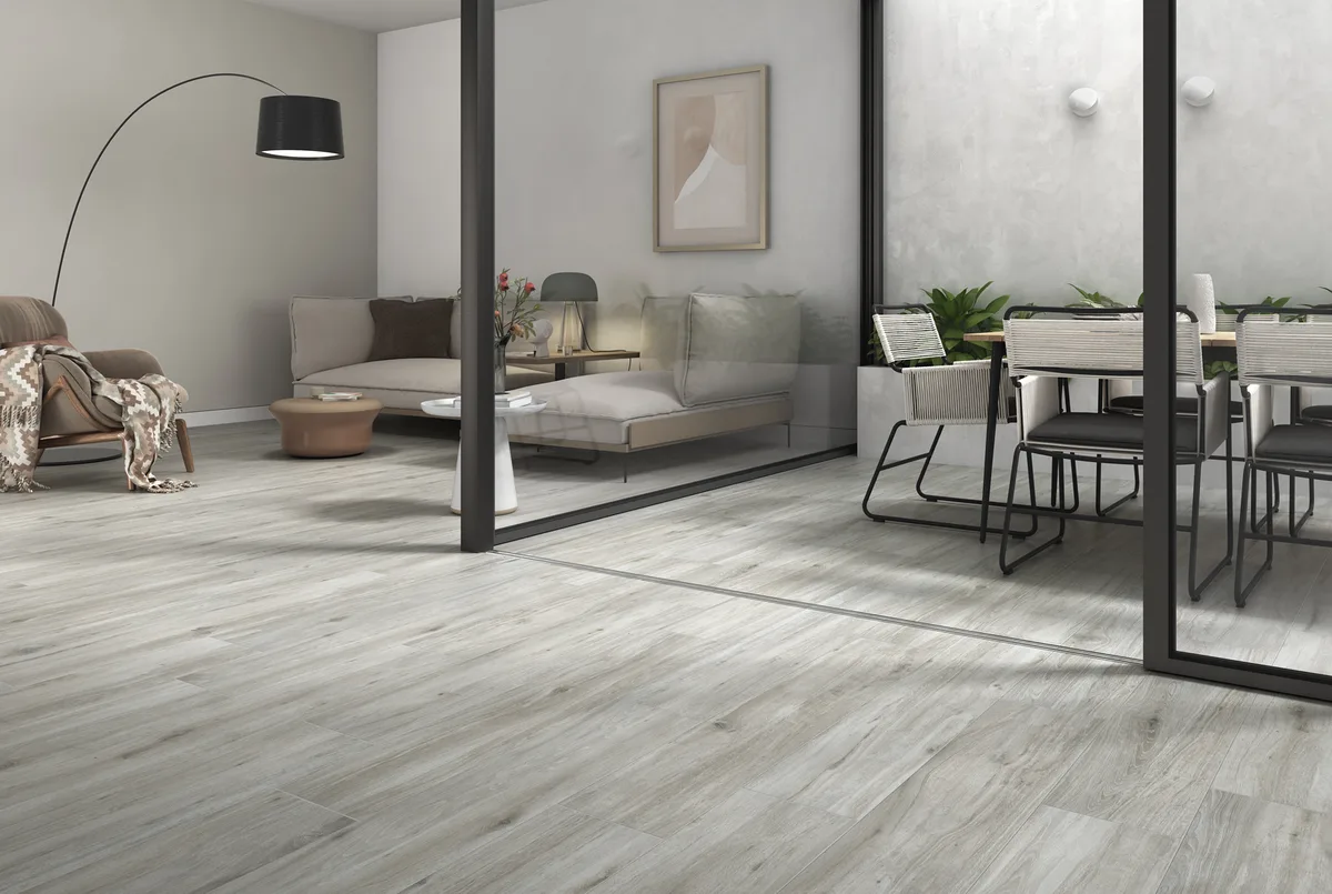 Meriadoc Gris in a living space