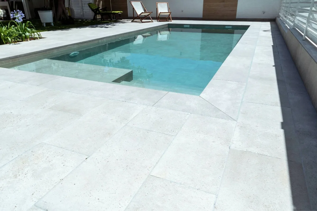 Litos Ártico in an outdoor space