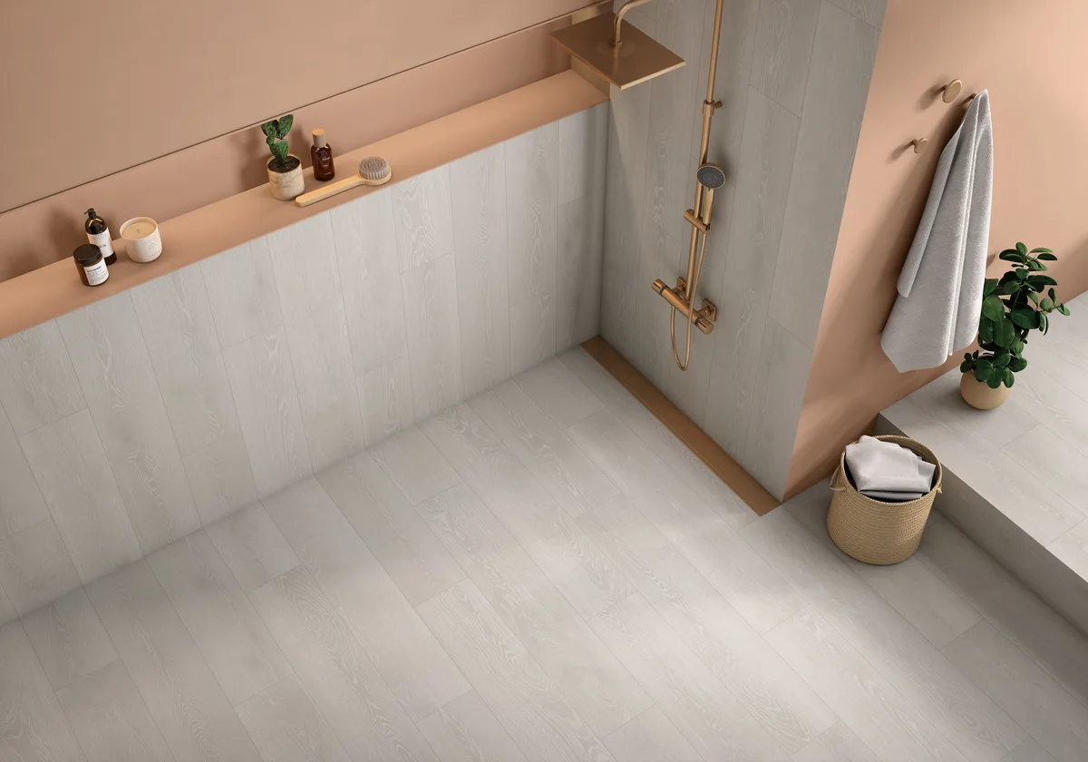 Muse Gris in a bathroom