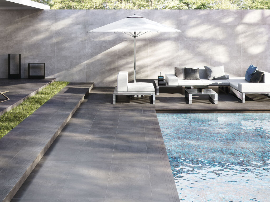Neutra Pearl in an outdoor space